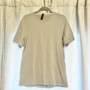 Mens lululemon shirt size medium